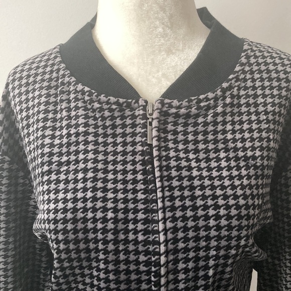 Liz Claiborne Velour Houndstooth Print Long Sleeve Zip-up - Picture 2 of 7